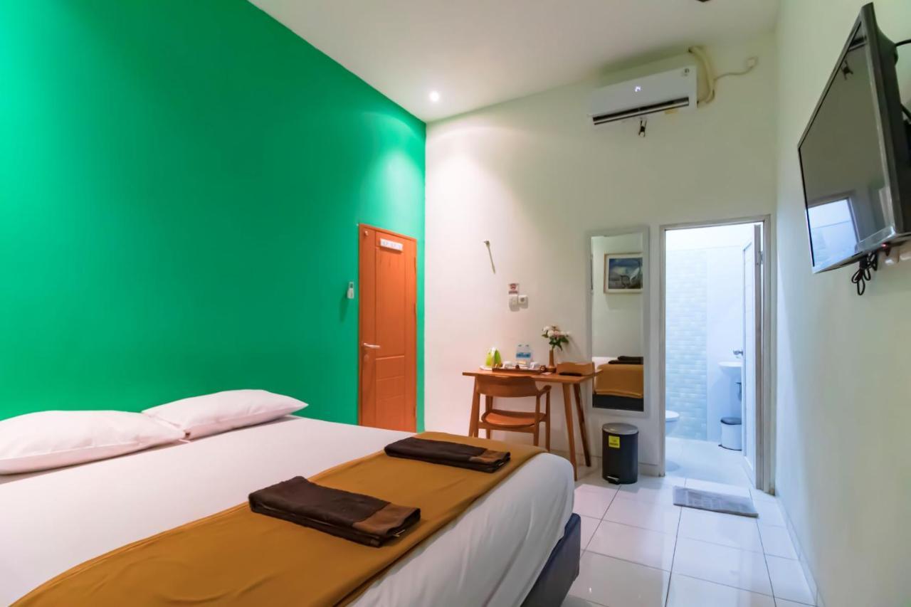 The Cabin Tugu Hostel Yogyakarta Exterior foto
